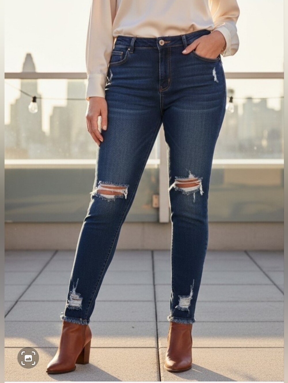 "GOGO Jeans Company" Women's Size 17 Distressed Torn Denim Dark Wash Blue Jeans.